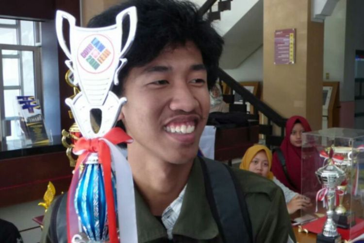 Dimas Pratama mahasiswa UII yang dijuluki Jokowi KW)