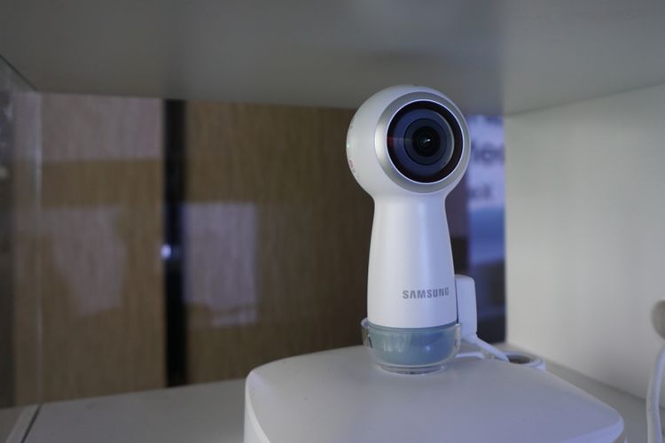 Kamera 360 derajat Samsung Gear 360 edisi 2017.