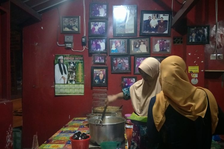  Nasi Kikil Kesukaan Gus Dur di Jalan KH Hasyim Asyari, Diwek, Jombang, Jawa Timur.