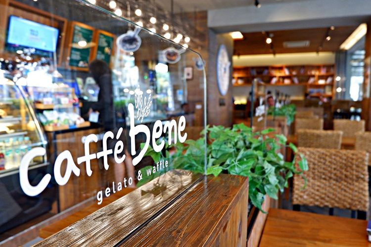 Caffe Bene merupakan kafe terkenal dari Korea Selatan yang bahan-bahannya diimpor langsung dari Negeri Gingseng itu.