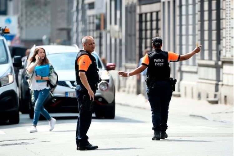 Petugas kepolisian Liege, Belgia mengamankan lokasi terjadinya penembakan pada Selasa (29/5/2018).