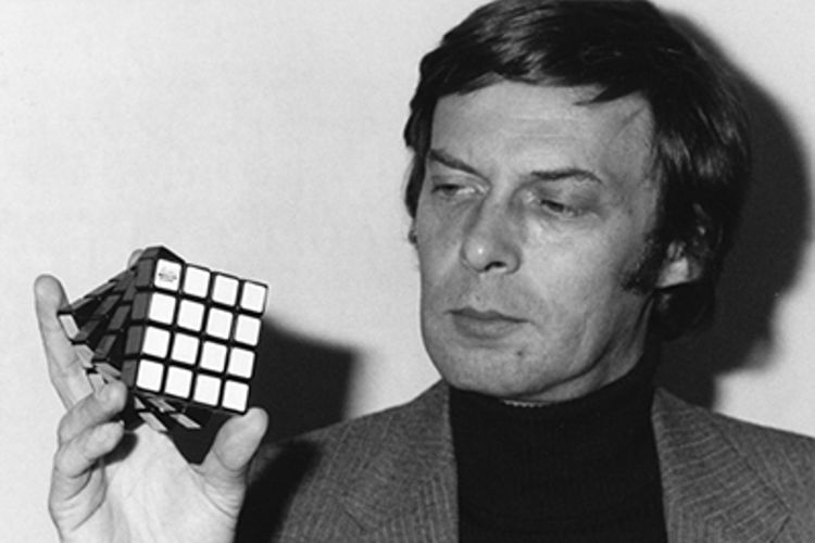 Erno Rubik, profesor penemu permainan teka-teki kubus Rubik. (Rubiks.com)