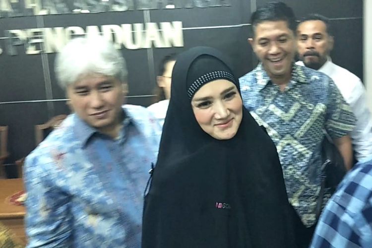Mulan Jameela saat mendatangi kantor Komnas HAM, di kawasan Menteng, Jakarta Pusat, Kamis (7/2/2019).