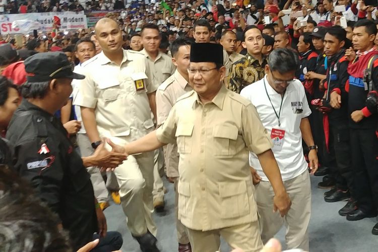 Ketua Umum Partai Gerindra Prabowo Subianto menghadiri deklarasi buruh KSPI di Istora Senayan, Jakarta, Selasa (1/5/2018). 
