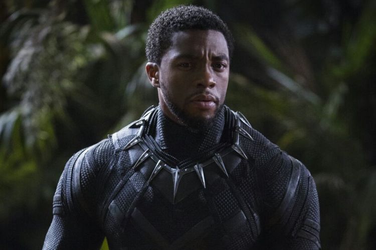 Sosok superhero Black Panther, diperankan aktor Chadwick Boseman, dalam film Black Panther yang dirilis Marvel Studios pada Februari 2018.