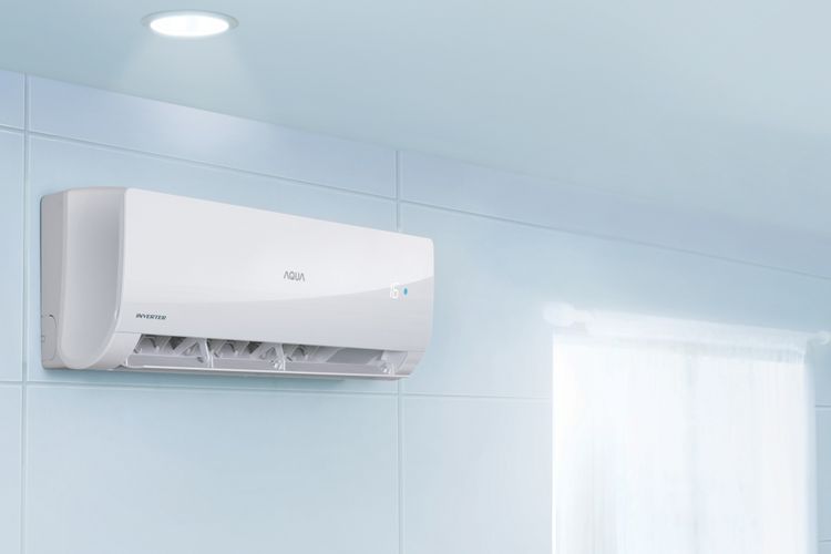 Air Conditioner (AC) Nebula Inverter AQUA JAPAN dengan teknologi Wi-fi Control yang memungkinkan pengguna menyalakan atau mengatur suhu di mana pun berada.