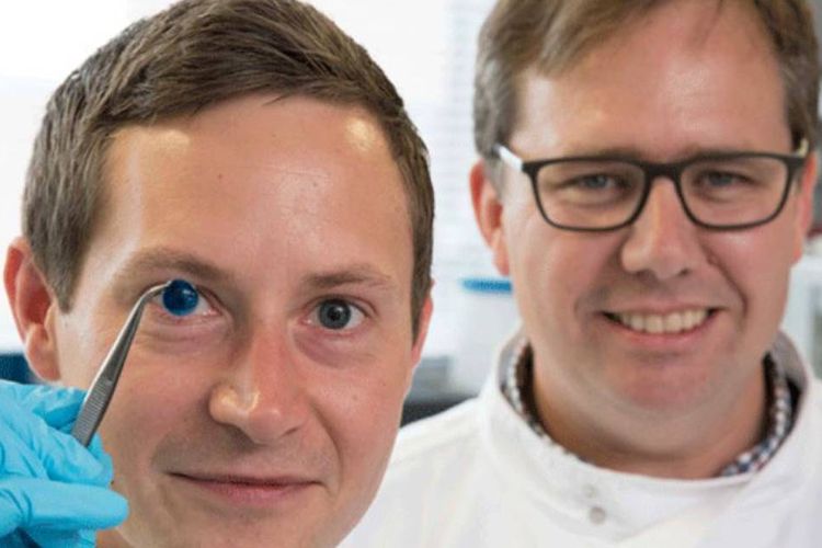 Peneliti Newcastle University mencetak kornea mata pertama di dunia