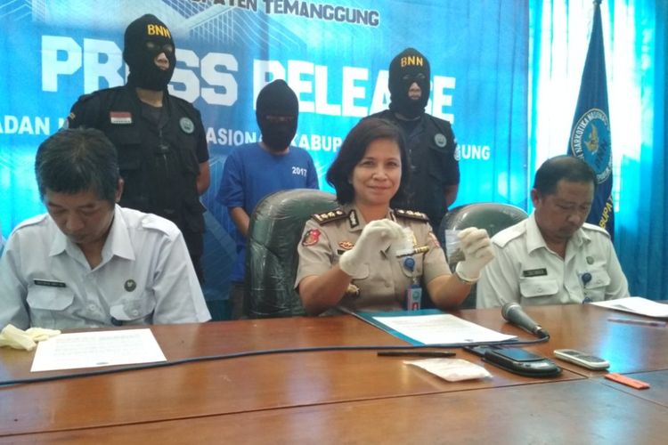 BNNK Temanggung, Jawa Tengah, mengadakan gelar perkara narkoba di kantor BNNK setempat, Rabu (6/12/2017).