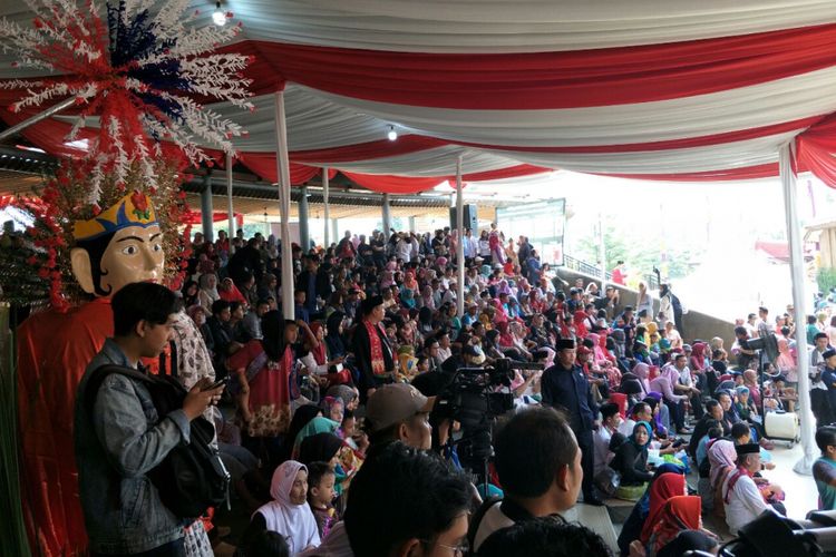 Suasana Lebaran Betawi 2018 di Perkampungan Budaya Betawi Setu Babakan, Jagakarsa, Sabtu (28/7/2018). 