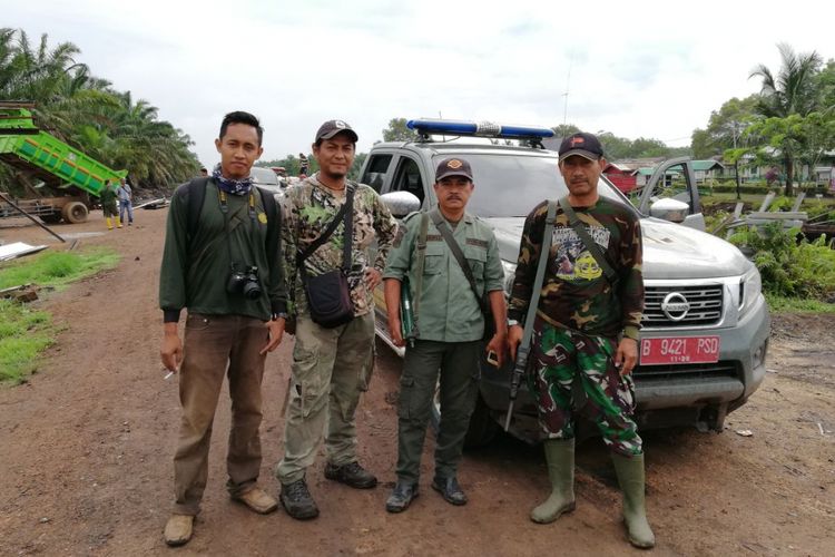Tim gabungan BKSDA Riau melakukan pencarian terhadap harimau sumatera di Kecamatan Palangiran, Kabupaten Indragiri Hilir.