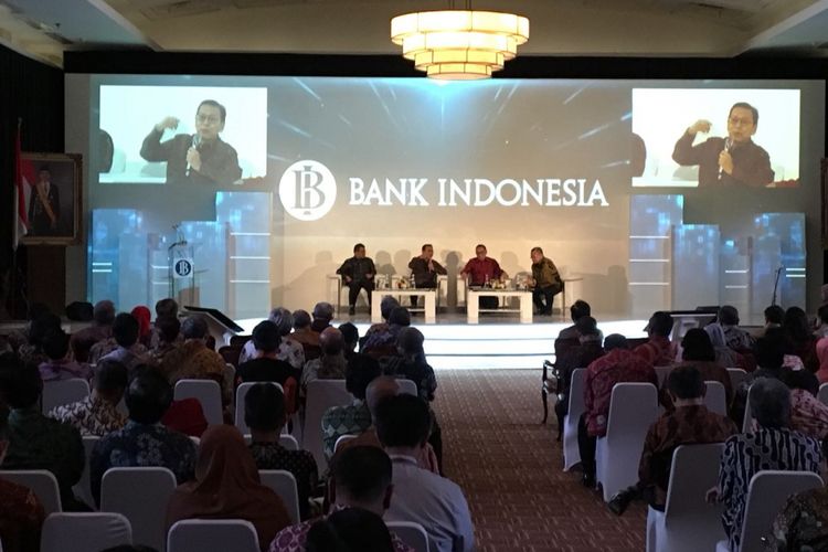 Suasana peluncuran buku Laporan Perekonomian Indonesia 2017 di Bank Indonesia, Jakarta Pusat, Rabu (28/3/2018). Dalam acara ini, hadir mantan Wakil Presiden Boediono, Kepala Badan Kebijakan Fiskal Suahasil Nazara, dan Gubernur Bank Indonesia Agus Martowardojo.