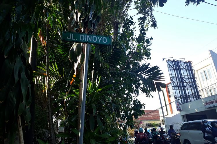 Jalan Dinoyo, Surabaya.