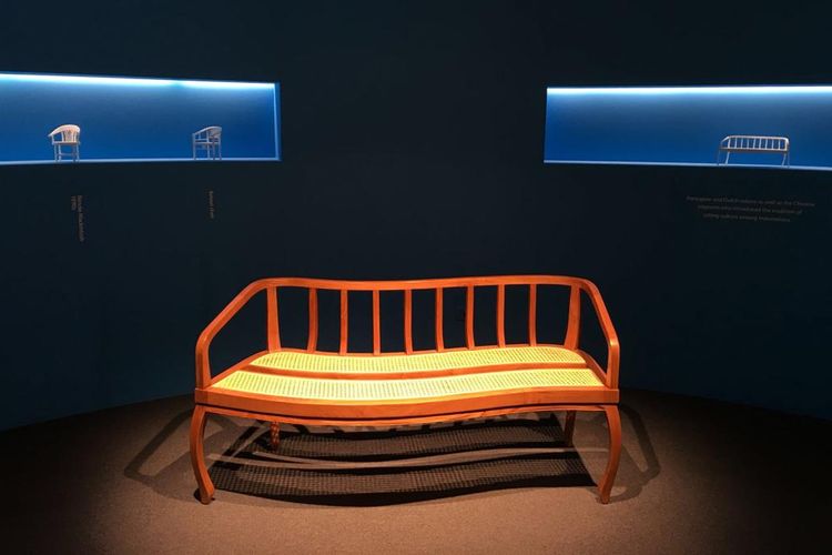 Furniture karya Junianto berupa kursi kayu dengan jalinan rotan berbentuk lengkungan asimetris. Karya ini diberi nama Ciliwung Chair, karena mengambil tema dari Sungai Ciliwung.

 