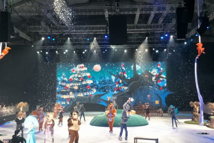 Pertunjukan Masha and The Bear on Ice yang digelar di Indonesia Convention Exhibition (ICE), BSD, Tangerang pada Minggu (19/8/2018).