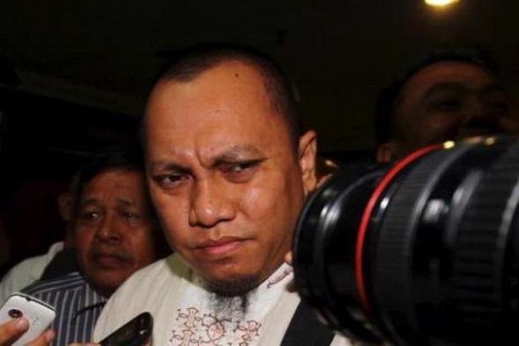 Gayus Tambunan yang dipindahkan ke LP Sukamiskin sejak Juni 2012 mendapatkan remisi HUT Kemerdekaan RI ke-67 selama tiga bulan. Gayus juga menerima remisi khusus Idul Fitri selama satu bulan.