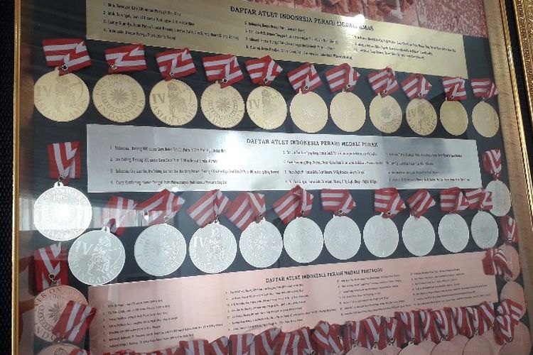 Medali-medali para atlet Indonesia dalam Asian Games 1962 yang dikumpulkan di Pameran Asian Games, Museum Sejarah Jakarta, Kota Tua, Tamnsari, Jakarta Barat. 