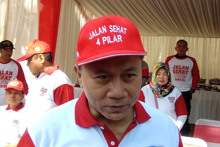Ketua Majelis Permusyawaratan Rakyat (MPR) RI, Zulkifli Hasan meminta kelompok penebar ujaran kebencian dan hoaks yakni kelompok Saracen dihukum berat. Jakarta, Minggu (27/8/2017).