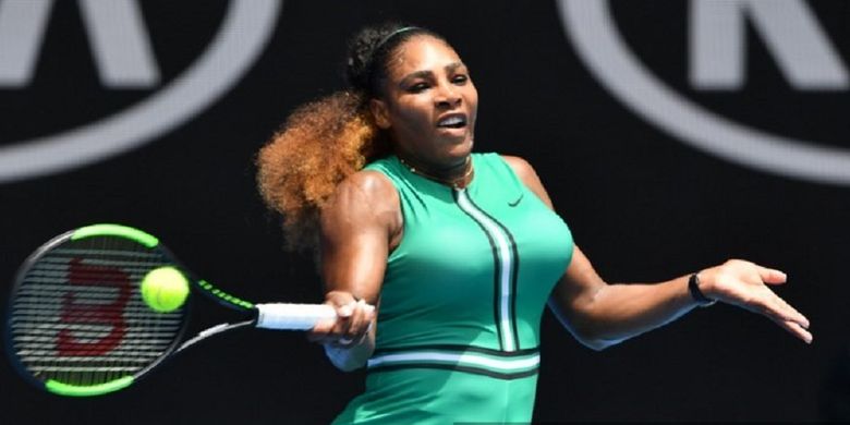 Serena Williams melawan petenis Jerman, Tatjana Maria, dalam laga babak pertama Australian Open 2019 di Rod Laver Arena, Melbourne,  Selasa (15/1/2019).