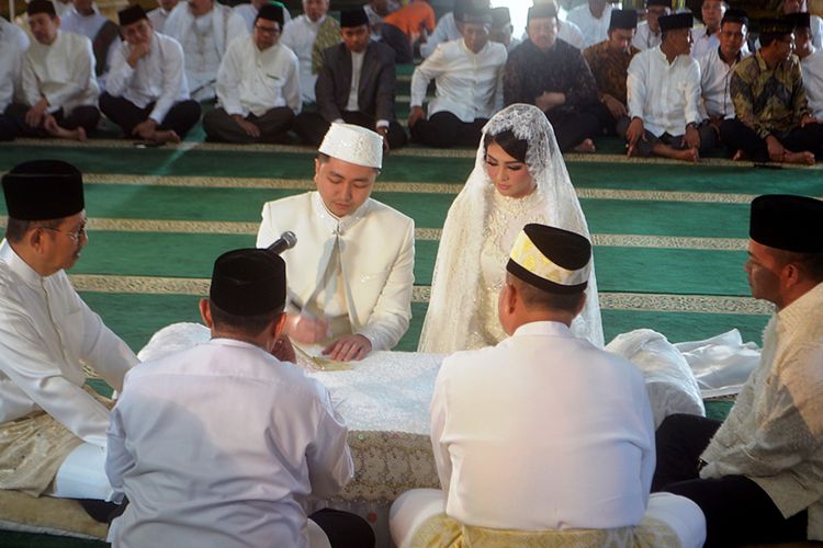 Ijab Kabul Tengku Ryan Novandi dan Ariska Putri Pertiwi di Masjid Raya Al Mashun Medan, Jumat (1/2/2019)