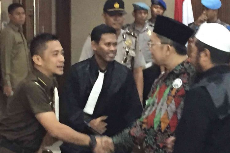 Majelis hakim memvonis bebas terdakwa kasus ujaran kebencian Alfian Tanjung pada  persidangan yang digelar di Pengadilan Negeri Jakarta Pusat, Rabu (30/5/2018).