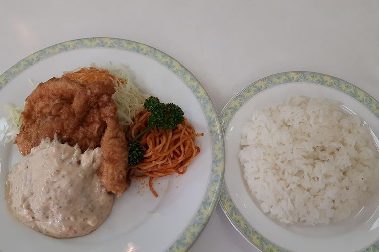 Ayam Nanban dihidangkan dengan nasi