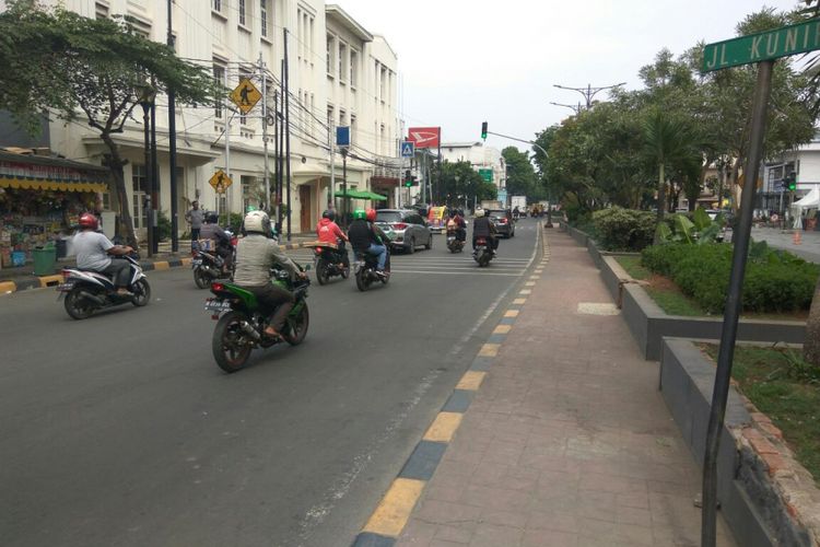 Trotoar Jalan Kunir sepi dari aktivitas PKL.
