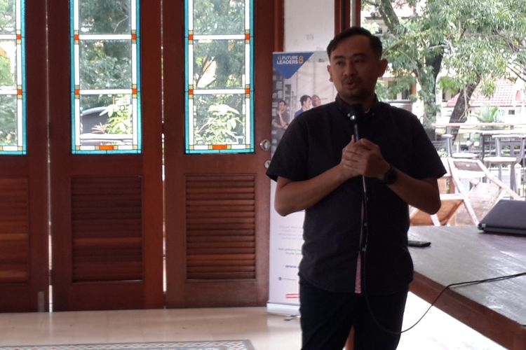 Head of Sustainability and Communication Services PT XL Axiata Tbk, Andy Satrio Yuddho saat di Kota Malang, Senin (1/4/2019)