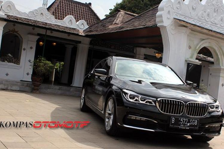 BMW Seri 7 terbaru bakal dilengkapi parkir otomatis.