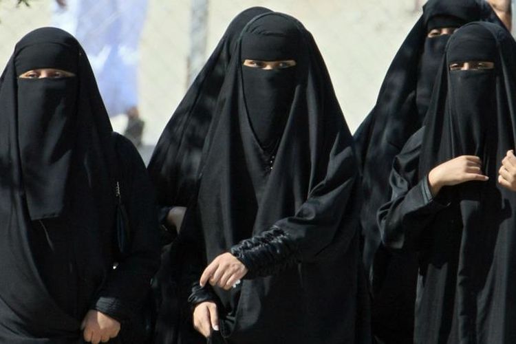 Sistem perwalian Arab Saudi tidak mengizinkan seorang perempuan menemui dokter laki-laki seorang diri.