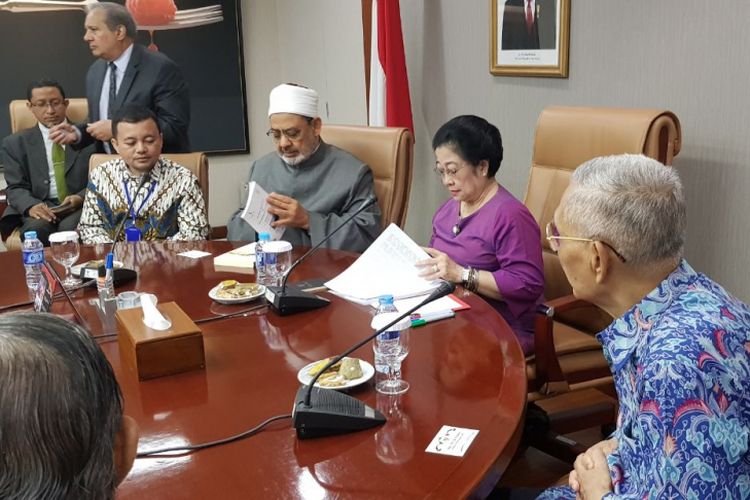 Grand Mufti atau Imam Besar Universitas Al Azhar, Mesir, Syekh Ahmed Muhammed Ahmed Ath-Thayeb, melakukan pertemuan dengan Badan Pembinaan Ideologi Pancasila (BPIP), di Komplek Istana Kepresidenan, Jakarta, Kamis (5/3/2018).