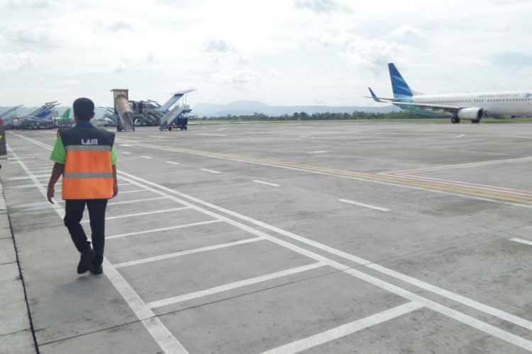 Suasana Bandara Internasional Adisutjipto di Daerah Istimewa Yogyakarta, Jumat (26/1/2018). Pihak PT Angkasa Pura I menyebut bandara ini sudah melebihi kapasitas yang seharusnya, sehingga untuk meningkatkan pelayanan dibutuhkan bandara baru bernama New Yogyakarta International Airport (NYIA) di Kabupaten Kulonprogo.