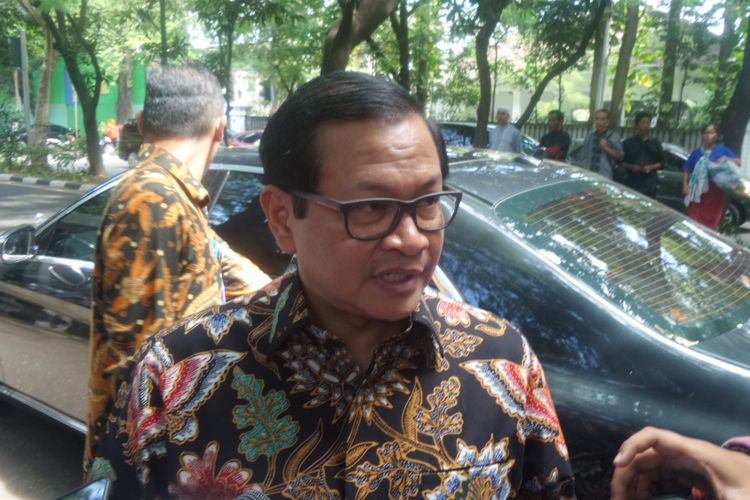 Sekretaris Kabinet Pramono Anung di kediaman Megawati Soekarnoputri, Jalan Teuku Umar, Jakarta, Minggu (25/6/2017).