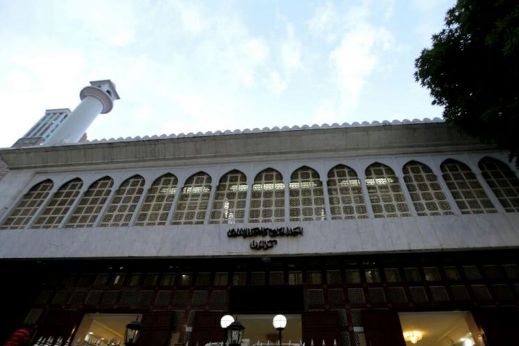 Masjid Kowloon di daerah Tsim Sha Tsui merupakan masjid terbesar di Hongkong.