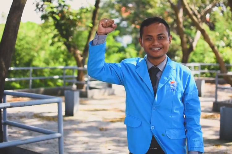 Dana Hartono, seorang mahasiswa berprestasi semester VII Jurusan Teknik Kelistrikan Politeknik Perkapalan Negeri Surabaya (PPNS)
