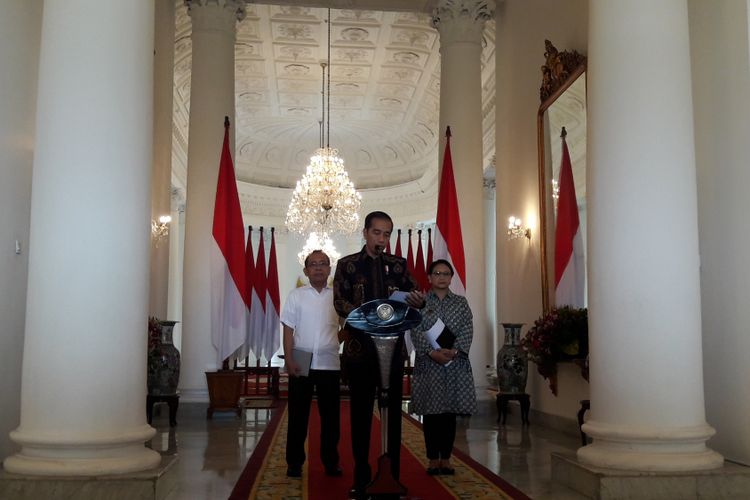 Presiden Joko Widodo saat konferensi pers di Ruang Teratai, Istana Presiden, Bogor, Selasa (12/6/2018, mengenai terpilihnya Indonesia sebagai Anggota Tidak Tetap Dewan Keamanan PBB. 