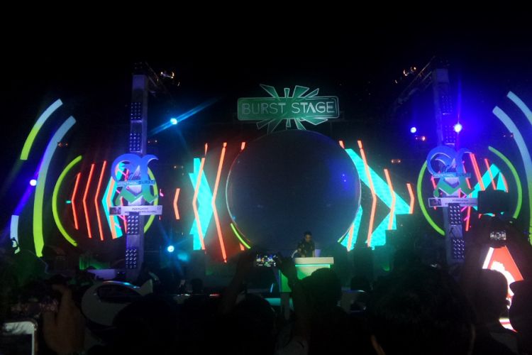 Dipha Barus beraksi dalam Soundrenaline 2017 di Garuda Wisnu Kencana, Bali, Sabtu (9/9/2017) malam.