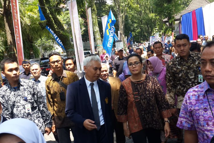 Menteri Keuangan Sri Mulyani Indrawati usai menghadiri Rapat Terbuka Dies Natalis ke-55 Universitas Brawijaya, Kota Malang, Jumat (5/1/2018)