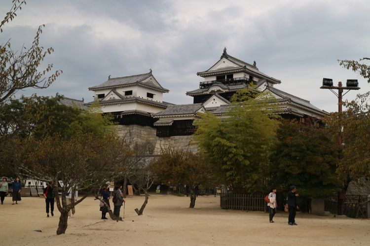 Kastil Matsuyama di Kota Matsuyama, Jepang.