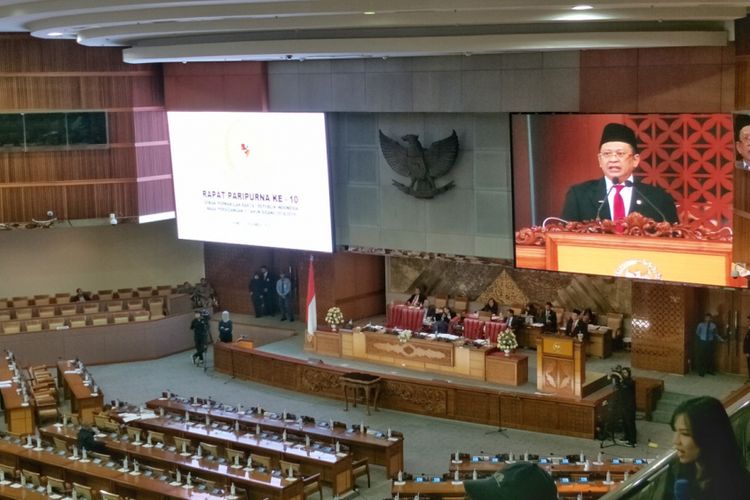 Ketua DPR Bambang Soesatyo saat berpidato dalam Rapat Paripurna ke 10 Masa Persidangan II, di Kompleks Parlemen Senayan, Jakarta, Kamis (13/12/2018).