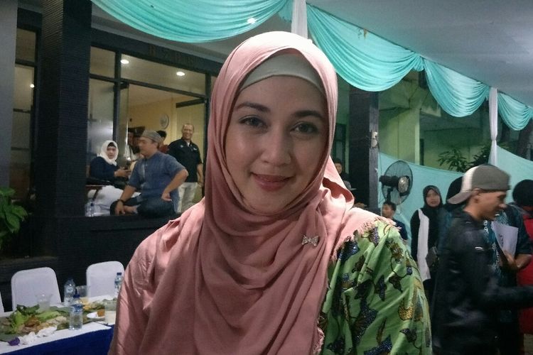 Artis sinetron Dina Lorenza saat ditemui dalam sebuah acara di kawasan Pondok Kelapa, Jakarta Timur, Senin (27/5/2019).