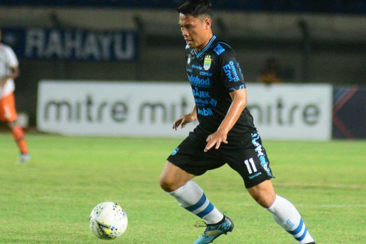 Gelandang Persib Bandung Dedi Kusnandar saat tampil melawan Perseru Serui usai absen selama lima bulan akibat patah tulang fibula, Selasa (13/3/2019).