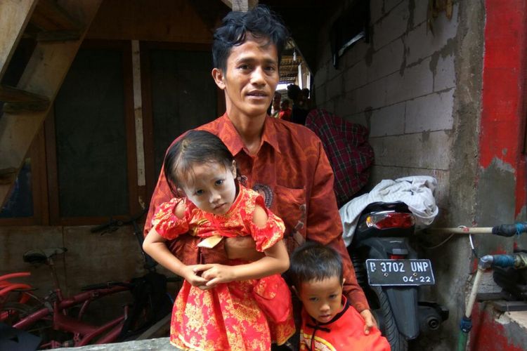 Andi Sudirman bersama kedua orang anaknya.