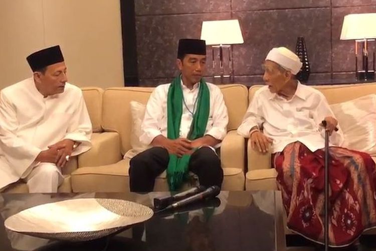 Calon presiden Joko Widodo bertemu KH Maimun Zubair dan Habib Luthfi bin Yahya sebelum menghadiri Rapat Umum Rakyat di Gelora Bung Karno, Jakarta, Sabtu (13/4/2019) sore.