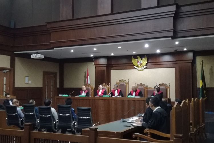 Dua anggota Komisi B DPRD Kalimantan Tengah periode 2014-2019 Edy Rosada dan Arisavanah divonis 4 tahun penjara oleh majelis hakim pada Pengadilan Tindak Pidana Korupsi, Jakarta, Rabu (3/7/2019).