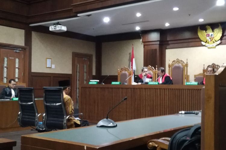 Kepala Kantor Kementerian Agama (Kemenag) Kabupaten Gresik nonaktif, Muafaq Wirahadi saat membacakan nota pembelaan di Pengadilan Tindak Pidana Korupsi, Jakarta, Rabu (24/7/2019).