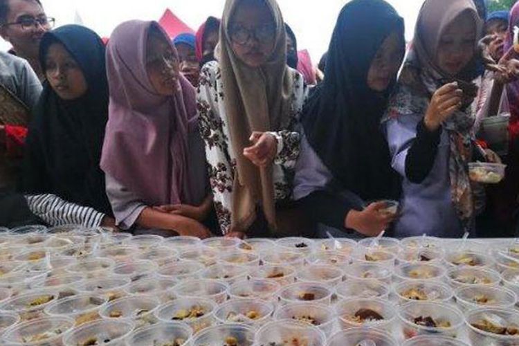 Kuliner tradisional timlo Solo di SICF 2019 siap dibagikan kepada masyarakat, Kamis (4/4/2019). 