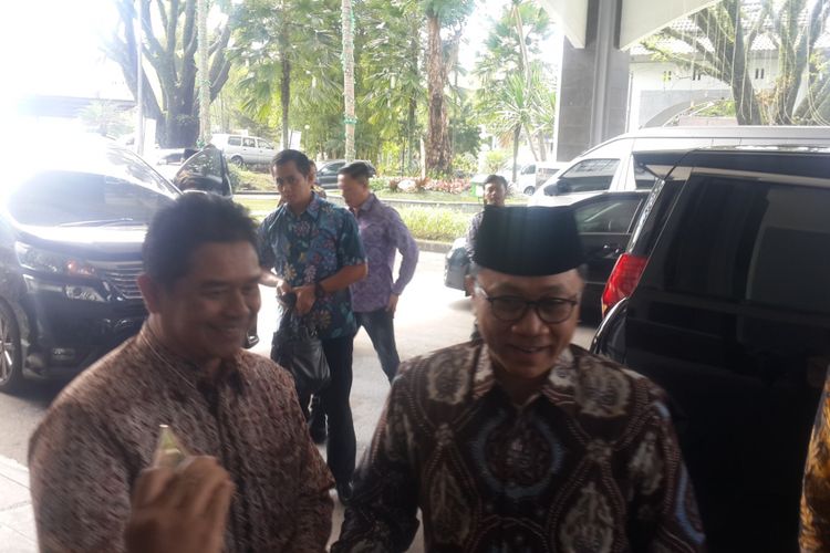 Ketua Umum PAN yang juga Ketua MPR RI Zulkifli Hasan saat tiba di UIN Maulana Malik Ibrahim untuk menghadiri Sosialisasi Empat Pilar MPR RI, Jumat (28/7/2017)