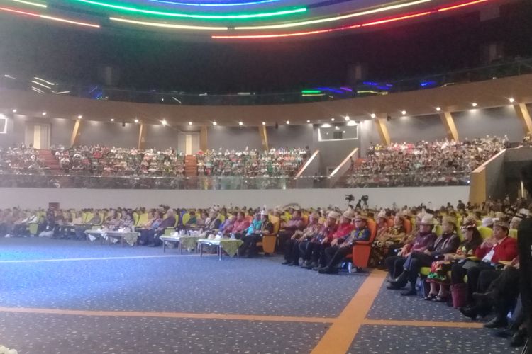 Ribuan warga adat Dayak Kenyah Kerukunan Tebengan Lung di Kalimantan Timur menggelar pertemuan pada Kamis (23/8/2018). 