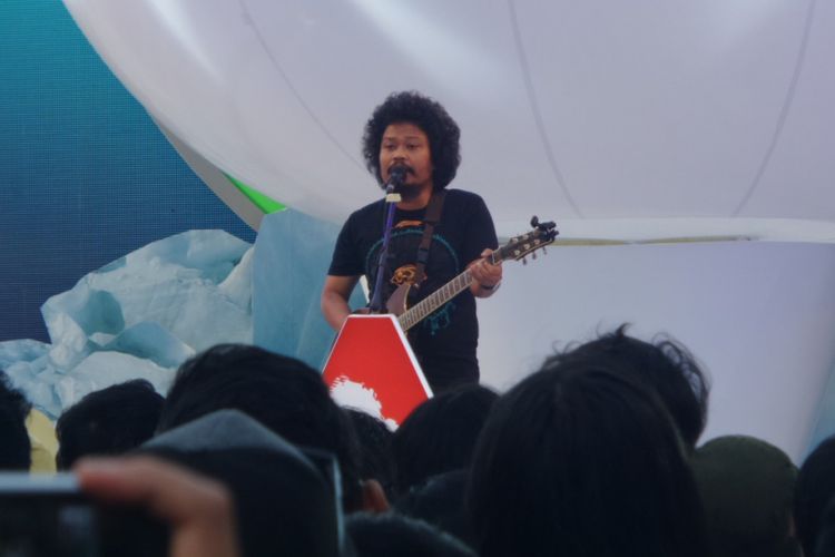 Payung Teduh tampil dalam Soundrenaline 2017 di Garuda Wisnu Kencana, Bali, Minggu (10/9/2017) sore.