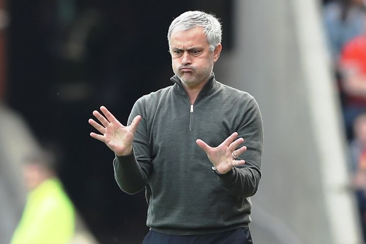 Reaksi Manajer Manchester United, Jose Mourinho, dalam pertandingan Premier League melawan Sunderland di Stadium of Light, pada 9 April 2017.  